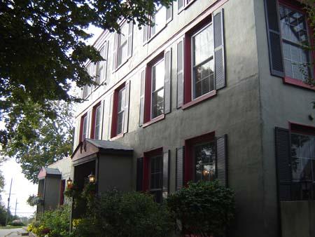 Of note are the symmetrical windows and central entranceway.; Kayla Jonas, 2007.
