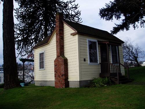 Exterior view of the Miner's Cottage, 2004; City of Nanaimo, Christine Meutzner, 2004
