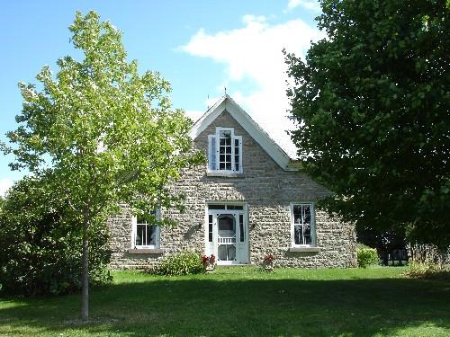 Front view of the McCulla House.; RHI 2006