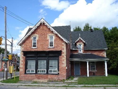 Front view of the Thomas Craig House.; RHI 2006
