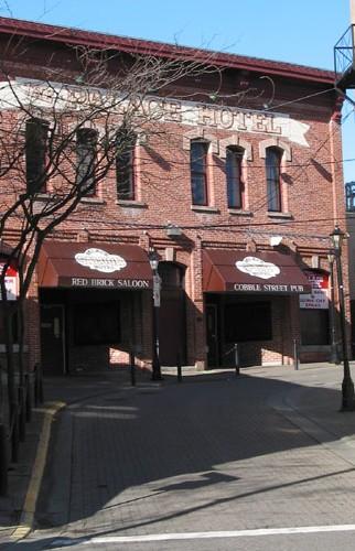 Exterior view of the Palace Hotel, 2004; City of Nanaimo, Christine Meutzner, 2004