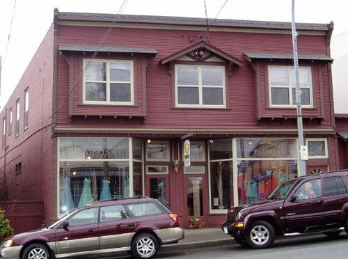 Exterior view of the T and B Apartment Block, 2004; City of Nanaimo, Christine Meutzner, 2004