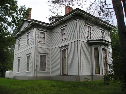 Rear and west elevation, General Manager's House, Westville, Nova Scotia, 2005.
; Heritage Division, NS Dept. of Tourism, Culture and Heritage, 2005.