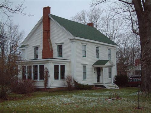 side elevation, Wickwire House, Wolfville, NS, 2006; Heritage Division, NS Dept. of Tourism, Culture and Heritage, 2006