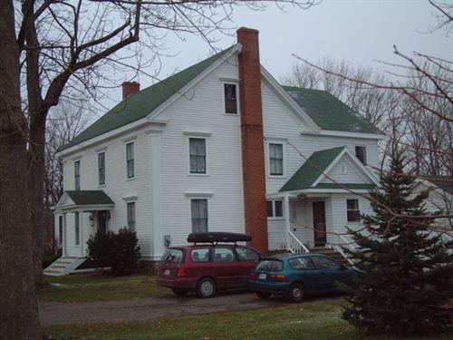 side elevation, Wickwire House, Wolfville, NS, 2006; Heritage Division, NS Dept. of Tourism, Culture and Heritage, 2006