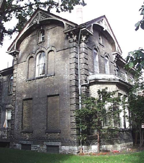 Side and front facades, Mary Perram house, 4 Wellesley Place, Toronto, 1999; Ministry of Culture, 1999