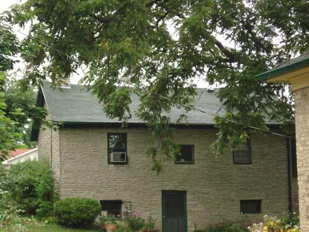 Featured is the limestone carriage house.; Martina Braunstein, 2007.