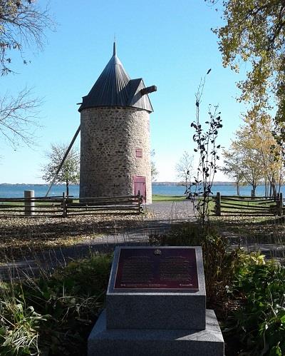 Side view of Île Perrot Windmill with installed plaque, 2019; Parcs Canada | Parks Canada
