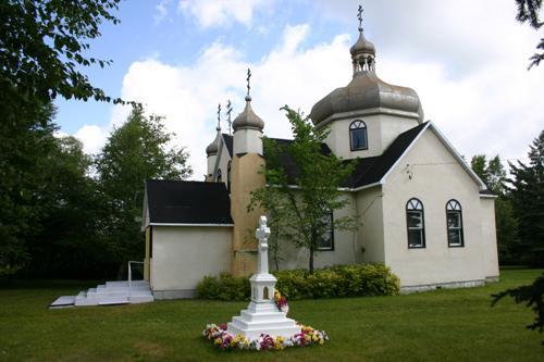 Primary elevations, from the southwest, of Sts. Peter and Paul Ukrainian Orthodox Church, Sundown, 2009; Historic Resources Branch, Manitoba Culture, Heritage and Tourism, 2009