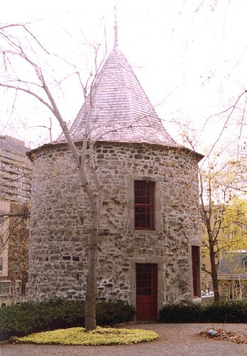 General view, showing the eight-sided conical roof, covered with cedar shingles and topped with a cross.; Parks Canada Agency / Agence Parcs Canada.