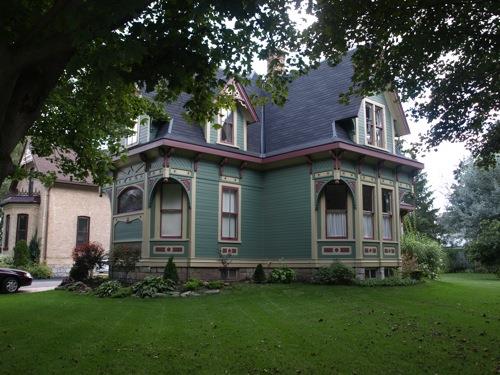 Of note are the 1-over-1 double hung sash windows.; Kayla Jonas, 2008.