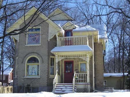 North façade of 115 William Street depicting the structure's Queen Anne style, 2007.; Lindsay Benjamin, 2007.