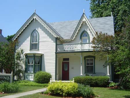 Of note are the Carpenter Gothic windows and first-storey verandah.; Kayla Jonas, 2007.