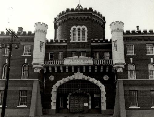 View of the main entrance.; Parks Canada/Parcs Canada 1990.