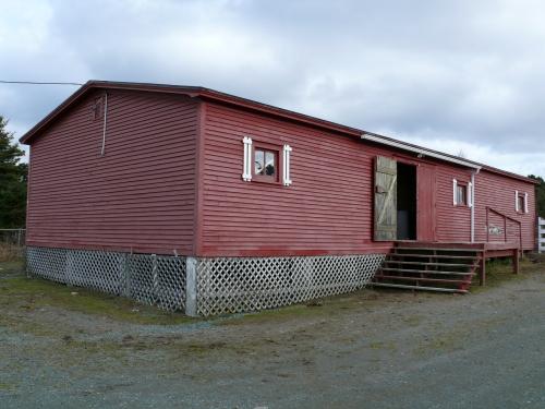View of the left and front facades of Metcalfe Upper Barn, Chamberlains, Conception Bay South, NL. Photo taken 2009. ; HFNL/Andrea O'Brien 2009