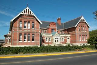 Exterior view of the South Park School, 2004.; City of Victoria, Steve Barber, 2004.