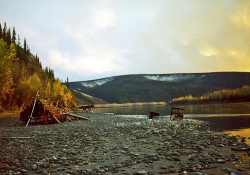 General view of Tr'ochëk showing viewscapes from the riverbanks and benches, 1998.; Parks Canada Agency / Agence Parcs Canada.