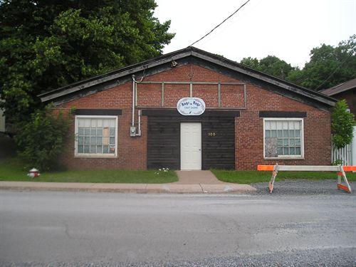 Front elevation, Pictou Iron Foundry (building at 100 Front Street), Pictou, Nova Scotia, 2005.
; Heritage Division, NS Dept. of Tourism, Culture and Heritage, 2005.
