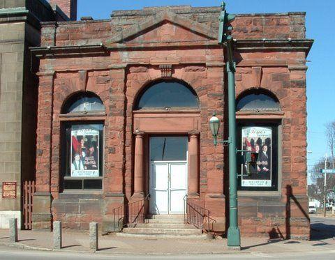 South elevation, 100 Victoria Street East, Amherst, NS, 2007.; Heritage Division, NS Dept of Tourism, Culture and Heritage, 2007