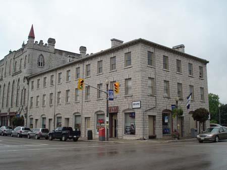 Of note is the 11 bay smooth facade and the five bay north elevation.; Martina Braunstein, 2007.