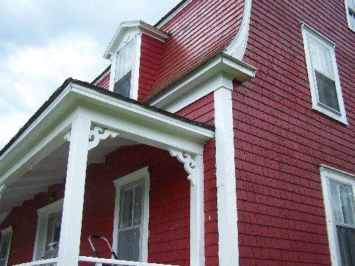Porch showing detailed trim, Reynolds House, Queensport, NS; Heritage Division, NS Department of Tourism, Culture and Heritage, 2009