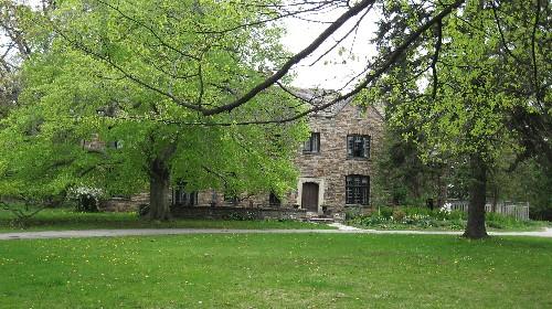 Lislehurst sits on a lot surrounded by spacious lawns and mature trees.; Paul Dubniak, 2008.