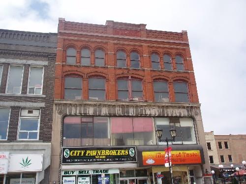 Of note are the arched windows of the fourth and third storey.; Chelsey Tyers, 2008.