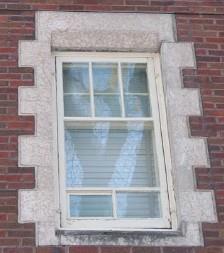 Detailed view of the Ralph Connor House, showing the Tyndall stone window trim, 2008.; Parks Canada Agency / Agence Parcs Canada, Danielle Hamelin, 2008