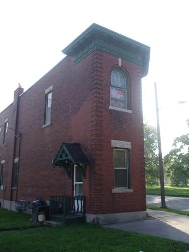 Of note is the wood cornice and brick quoins at the most visible corner.; Paul Dubniak, 2008.