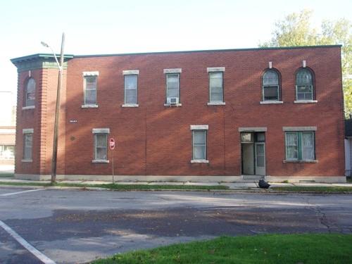 Of note is the combination of round arch and rectangular windows.; Paul Dubniak, 2008.