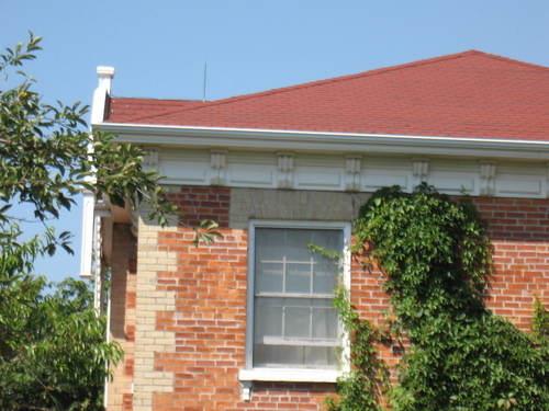 Of note are the yellow brick quoins.; Beatrice Tam, 2008.
