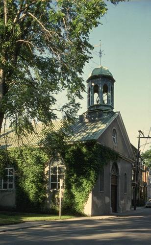 General view of Recollet Church at Trois-Rivières Historical Complex, showing the modest bell tower.; Parks Canada Agency / Agence Parcs Canada