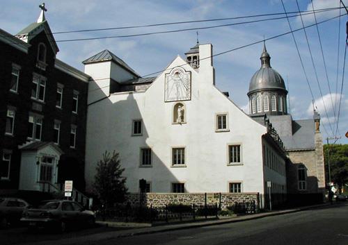 Side view of Ursuline Convent at Trois-Rivières Historical Complex, showing its roughcast façade, 2003.; Parks Canada Agency / Agence Parcs Canada