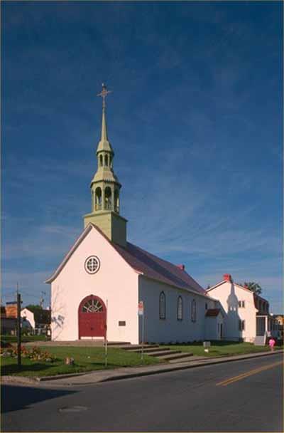 General view of Notre-Dame-de-Lorette Church, showing its semicircular door surmounted by an oculus, 2008.; Parks Canada Agency/Agence Parcs Canada, 2008.