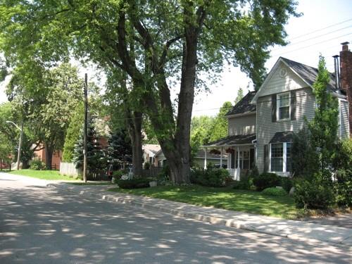 Of note is the gable roof common in the Heritage District.; Beatrice Tam, 2008.