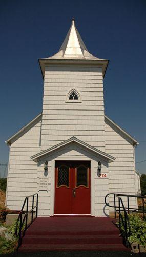 Front entrance to the Tracadie United Baptist Church.; Heritage Division, N.S. Dept. of Tourism, Culture and Heritage, 2009.