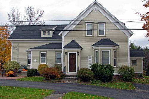 Front perspective of the Captain Angus MacDougall House.; Heritage Division, N.S. Dept. of Toursim, Culture and Heritage, 2009.