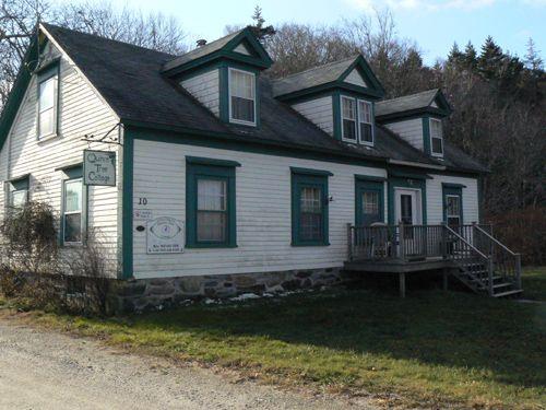 Façade and South Elevation, William Ricker House, Roberts Island, NS, 2009.; Heritage Division, NS Dept. of Tourism, Culture & Heritage, 2009.