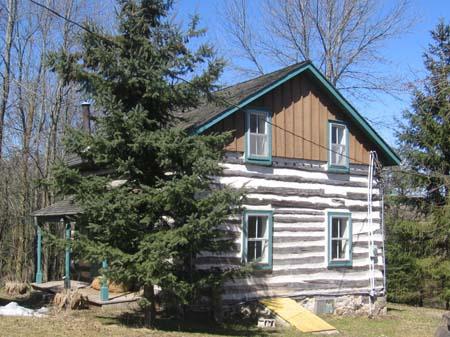 East elevation of the Frenzel-Kuebart House illustrating its log construction, 2007.; Lindsay Benjamin, 2007.