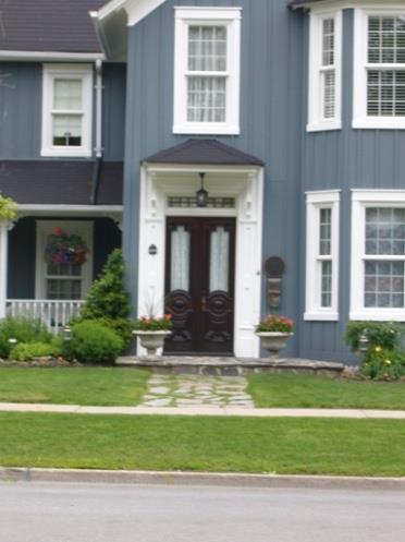 Of note is the Italianate entrance with transom and pilasters.; Kirsten Pries, 2008.