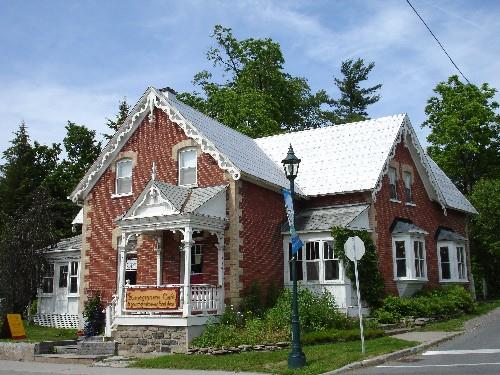 View of the McFadden House.; RHI 2006