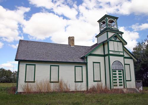 Oblique view, from the southwest, of Tamarisk School, Grandview area, 2006; Historic Resources Branch, Manitoba Culture, Heritage and Tourism, 2006