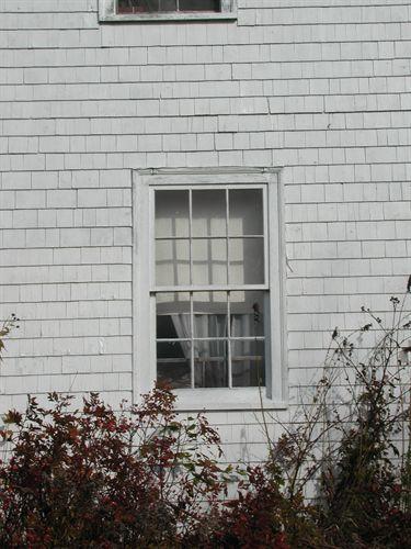 Window detail, MacFarlane House, Mull River, Nova Scotia; Heritage Division, NS Dept. of Tourism, Culture and Heritage, 2002