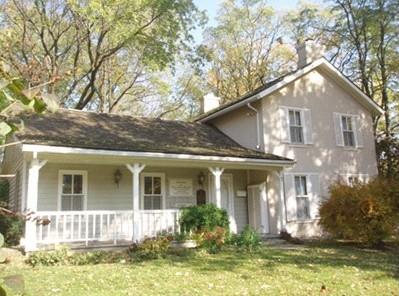 Of note is the hip roof and chimney.; Martha Fallis, 2008.