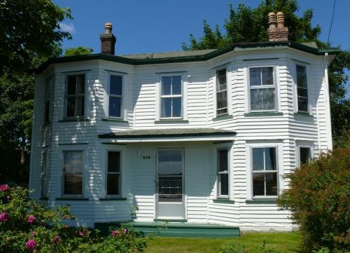 View of the front facade of the Calpin/Myers House, Bay Roberts, NL. Photo taken 2009. ; HFNL/Andrea O'Brien 2010