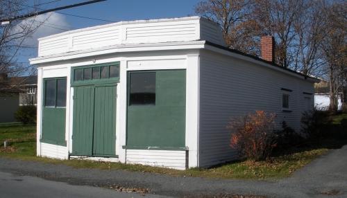 View of the front and right facades of the shop at the Calpin/Myers Property, Bay Roberts, NL. Photo taken 2009. ; HFNL/Andrea O'Brien 2010