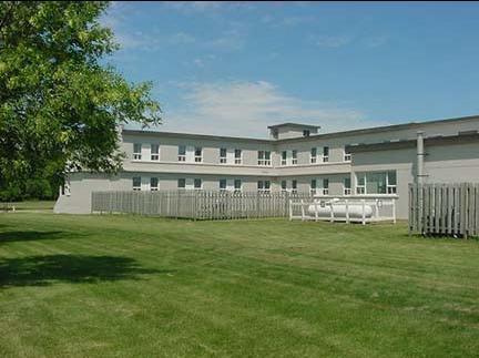General view of the rear elevation of the Junior Ranks Quarters; Department of National Defence / Ministère de la Défense nationale, 2001
