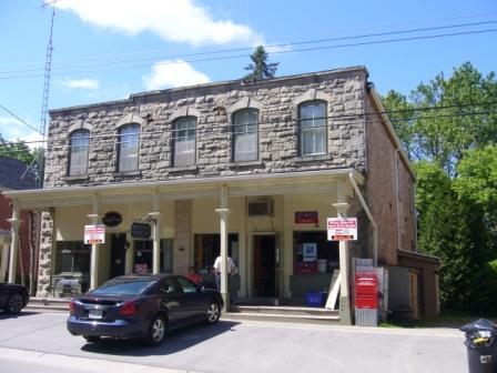 Of note is the randomly set sandstone exterior and flat roof sloping slightly to the rear.; Kirsten Pries, 2008.