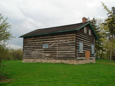 Featured are the logs with dovetailed corner joints.; Paul Dubniak, 2008.