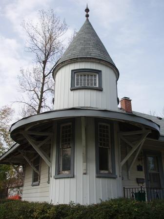Featured is the two storey tower.; Paul Dubniak, 2009.